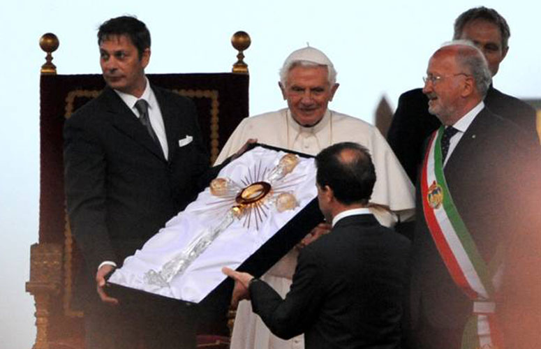 pope_03_775x500